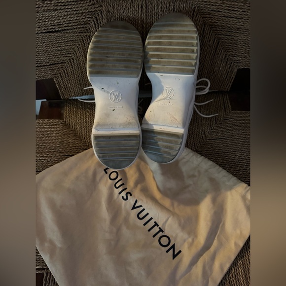 Louis Vuitton Good condition
White Sneakers with Blue and Pink Accents - Picture 10 of 10